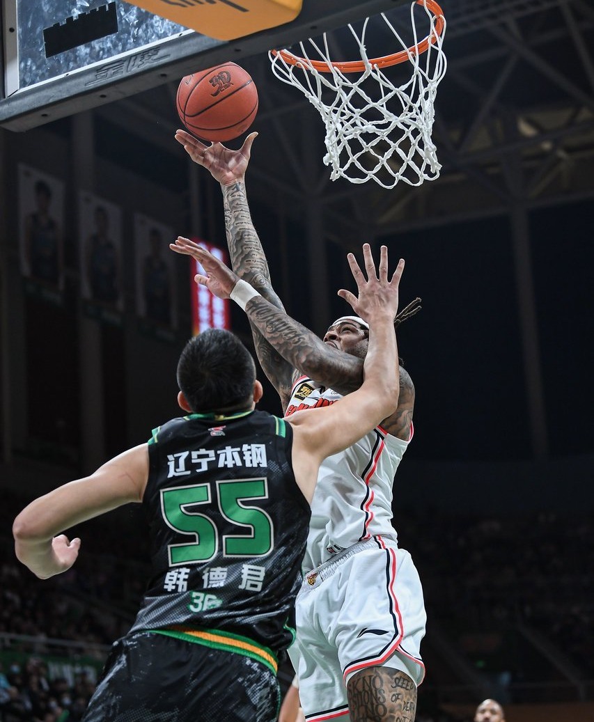 华盛顿奇才训练开放日，冲刺阶段队长鼓劲引欢呼，CBA常规赛在即，阵容厚度经受考验的简单介绍